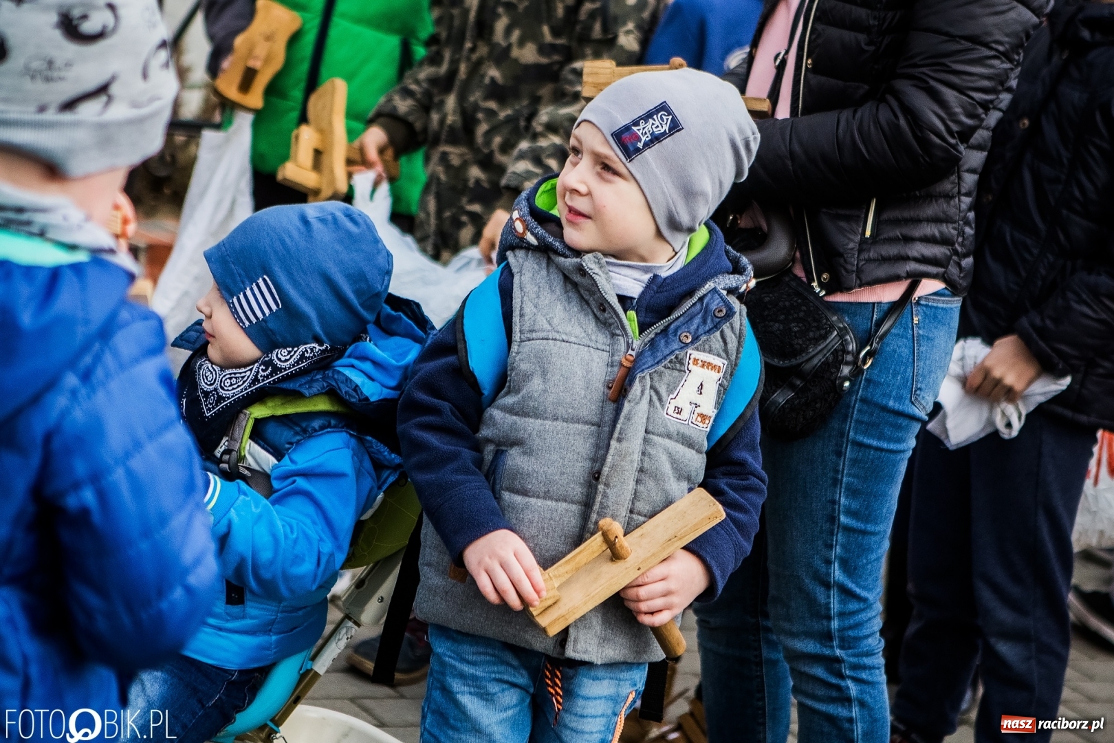 Zdjęcie w galerii na portalu naszraciborz.pl: Wędrowanie z kołatkami w Sudole wiadomości z regionu