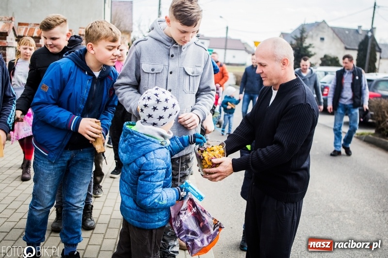 Zdjęcie w galerii na portalu naszraciborz.pl: Wędrowanie z kołatkami w Sudole wiadomości z regionu