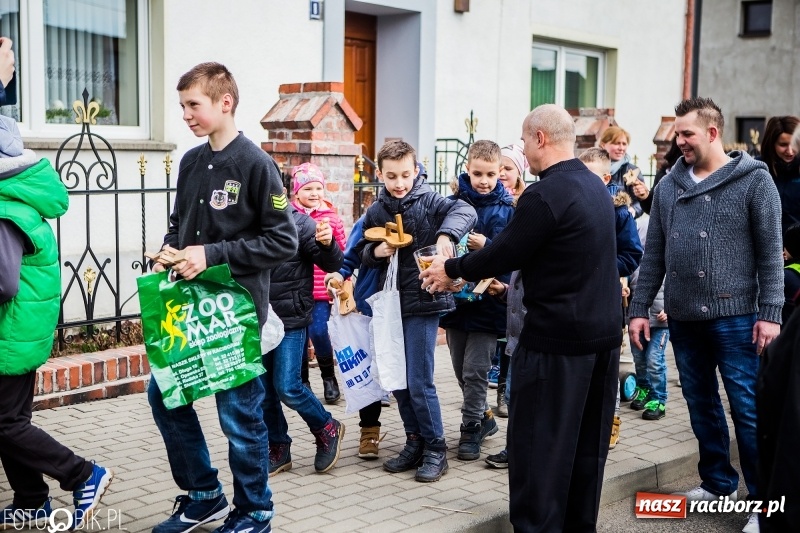 Zdjęcie w galerii na portalu naszraciborz.pl: Wędrowanie z kołatkami w Sudole wiadomości z regionu