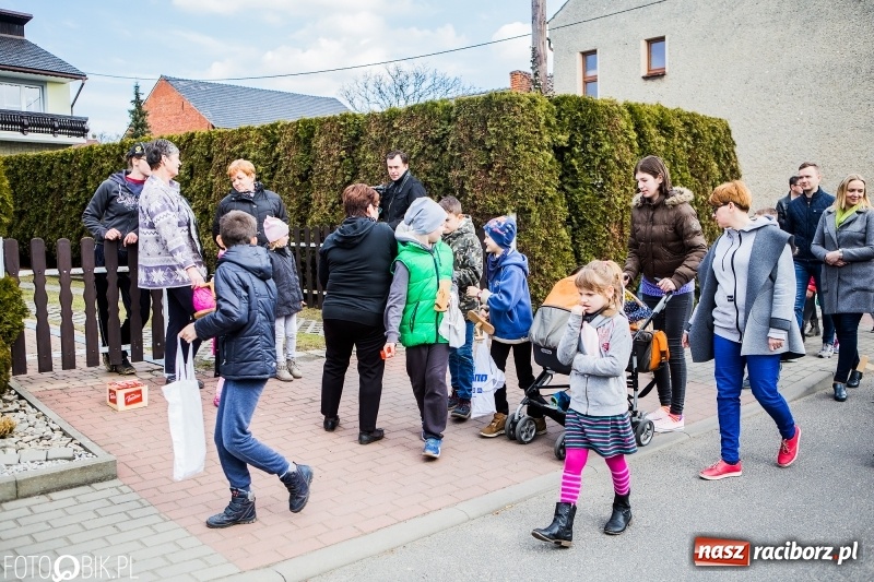 Zdjęcie w galerii na portalu naszraciborz.pl: Wędrowanie z kołatkami w Sudole wiadomości z regionu