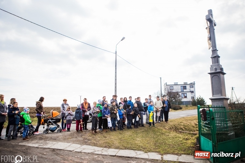 Zdjęcie w galerii na portalu naszraciborz.pl: Wędrowanie z kołatkami w Sudole wiadomości z regionu