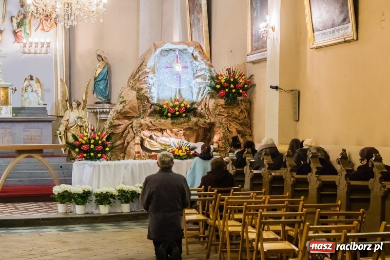 Zdjęcie w galerii na portalu naszraciborz.pl: Groby Pańskie w kościołach Raciborza i okolic  wiadomości z regionu