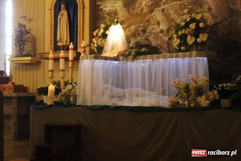 Zdjęcie w galerii na portalu naszraciborz.pl: Groby Pańskie w kościołach Raciborza i okolic  wiadomości z regionu