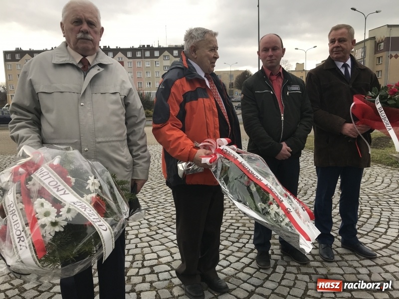 Zdjęcie w galerii na portalu naszraciborz.pl: Skromna uroczystość lewicy w rocznicę wydarzeń z 31 marca 1945 roku  wiadomości z regionu
