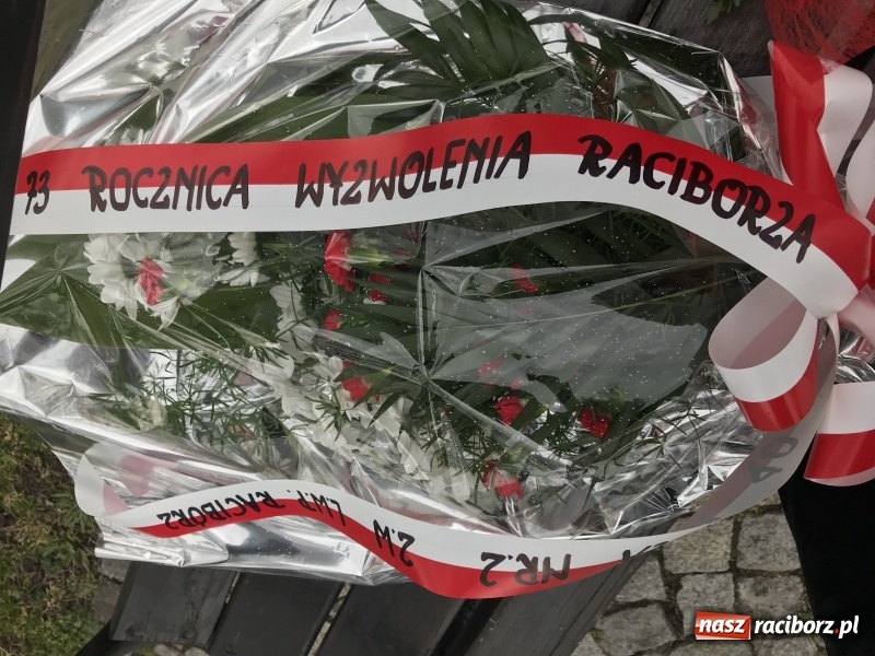 Zdjęcie w galerii na portalu naszraciborz.pl: Skromna uroczystość lewicy w rocznicę wydarzeń z 31 marca 1945 roku  wiadomości z regionu