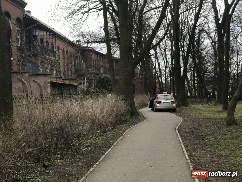 Zdjęcie w galerii na portalu naszraciborz.pl: Pożar na terenie starego szpitala  wiadomości z regionu