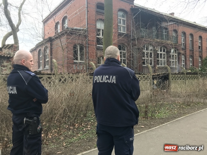 Zdjęcie w galerii na portalu naszraciborz.pl: Pożar na terenie starego szpitala  wiadomości z regionu