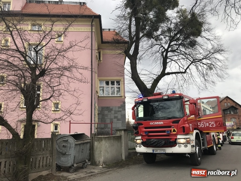 Zdjęcie w galerii na portalu naszraciborz.pl: Zadymienie ujawniło kolejne zagrożenie. Akcja strażaków na Bosackiej FOTO i WIDEO wiadomości z regionu