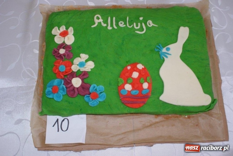 Zdjęcie w galerii na portalu naszraciborz.pl: Stroiki, babki i stypendia - czyli wielkanocny kiermasz w szkole w Rudach  wiadomości z regionu