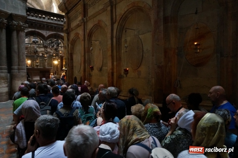 Zdjęcie w galerii na portalu naszraciborz.pl: Raciborzanie przy prawdziwym Bożym Grobie wiadomości z regionu