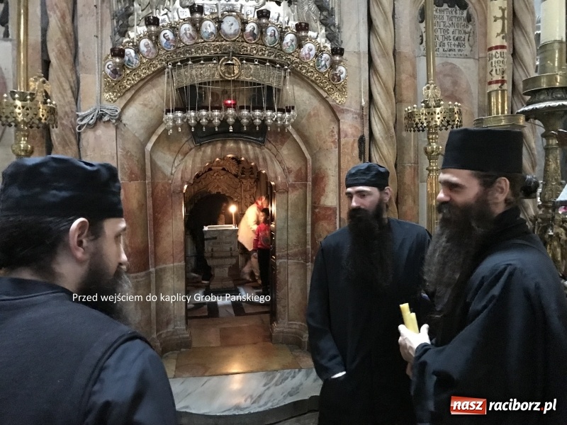 Zdjęcie w galerii na portalu naszraciborz.pl: Raciborzanie przy prawdziwym Bożym Grobie wiadomości z regionu