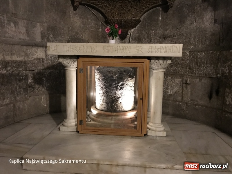 Zdjęcie w galerii na portalu naszraciborz.pl: Raciborzanie przy prawdziwym Bożym Grobie wiadomości z regionu