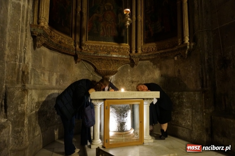 Zdjęcie w galerii na portalu naszraciborz.pl: Raciborzanie przy prawdziwym Bożym Grobie wiadomości z regionu