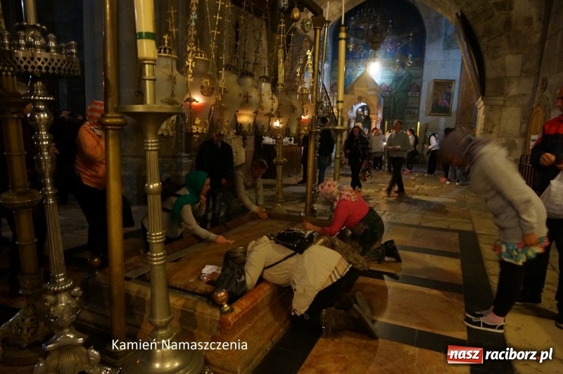 Zdjęcie w galerii na portalu naszraciborz.pl: Raciborzanie przy prawdziwym Bożym Grobie wiadomości z regionu