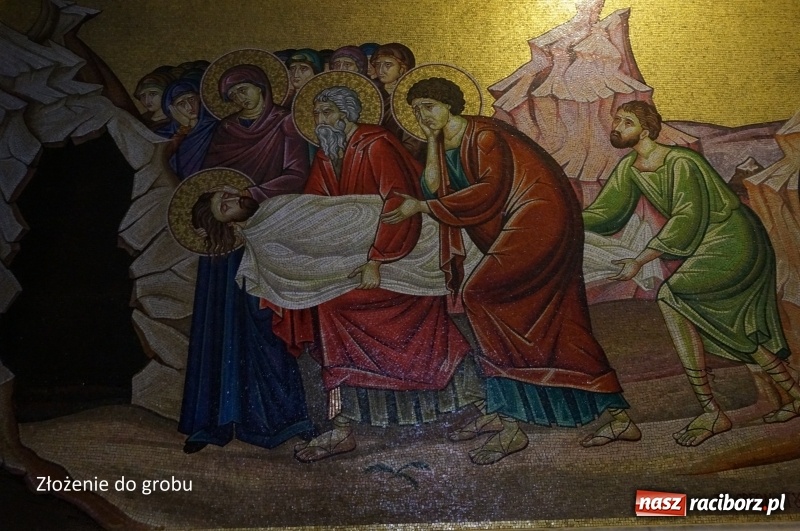 Zdjęcie w galerii na portalu naszraciborz.pl: Raciborzanie przy prawdziwym Bożym Grobie wiadomości z regionu