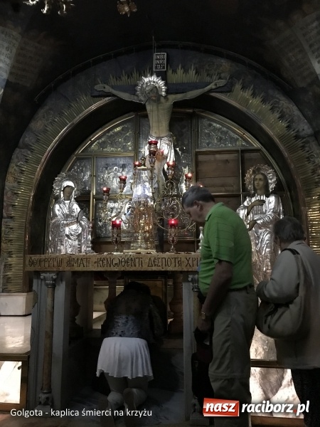 Zdjęcie w galerii na portalu naszraciborz.pl: Raciborzanie przy prawdziwym Bożym Grobie wiadomości z regionu