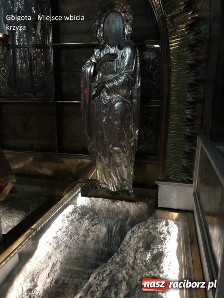 Zdjęcie w galerii na portalu naszraciborz.pl: Raciborzanie przy prawdziwym Bożym Grobie wiadomości z regionu