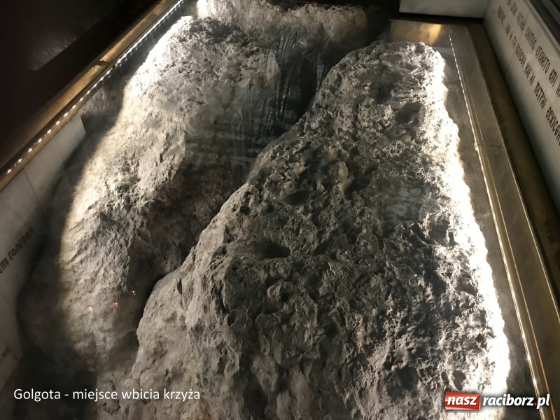 Zdjęcie w galerii na portalu naszraciborz.pl: Raciborzanie przy prawdziwym Bożym Grobie wiadomości z regionu