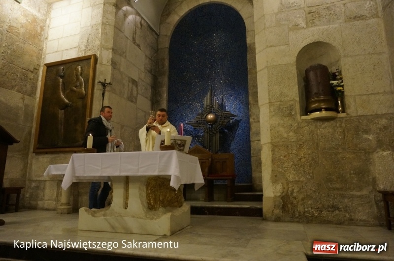 Zdjęcie w galerii na portalu naszraciborz.pl: Raciborzanie przy prawdziwym Bożym Grobie wiadomości z regionu