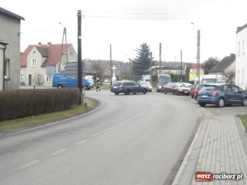 Zdjęcie w galerii na portalu naszraciborz.pl: Policja podsumowała świąteczny weekend. Rekordzista ściął słup i wjechał w płot prywatnej posesji  wiadomości z regionu