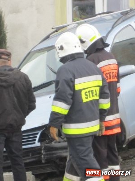 Zdjęcie w galerii na portalu naszraciborz.pl: Policja podsumowała świąteczny weekend. Rekordzista ściął słup i wjechał w płot prywatnej posesji  wiadomości z regionu