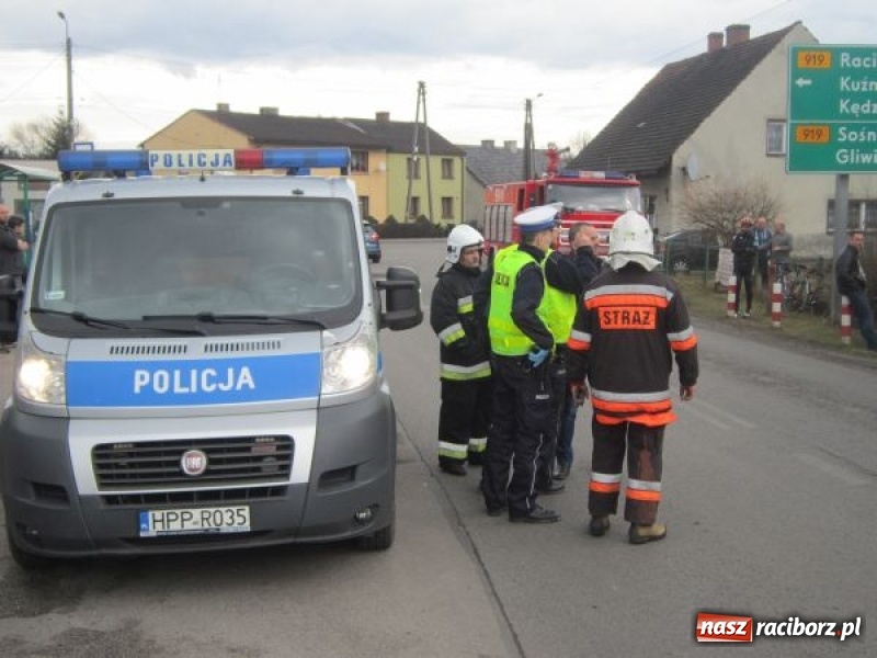Zdjęcie w galerii na portalu naszraciborz.pl: Policja podsumowała świąteczny weekend. Rekordzista ściął słup i wjechał w płot prywatnej posesji  wiadomości z regionu