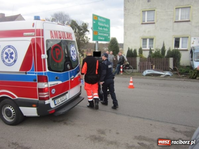 Zdjęcie w galerii na portalu naszraciborz.pl: Policja podsumowała świąteczny weekend. Rekordzista ściął słup i wjechał w płot prywatnej posesji  wiadomości z regionu