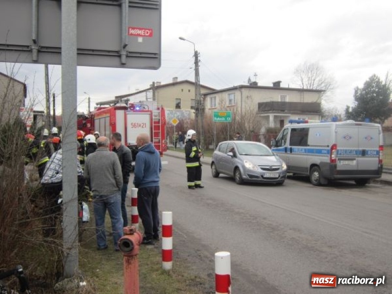 Zdjęcie w galerii na portalu naszraciborz.pl: Policja podsumowała świąteczny weekend. Rekordzista ściął słup i wjechał w płot prywatnej posesji  wiadomości z regionu