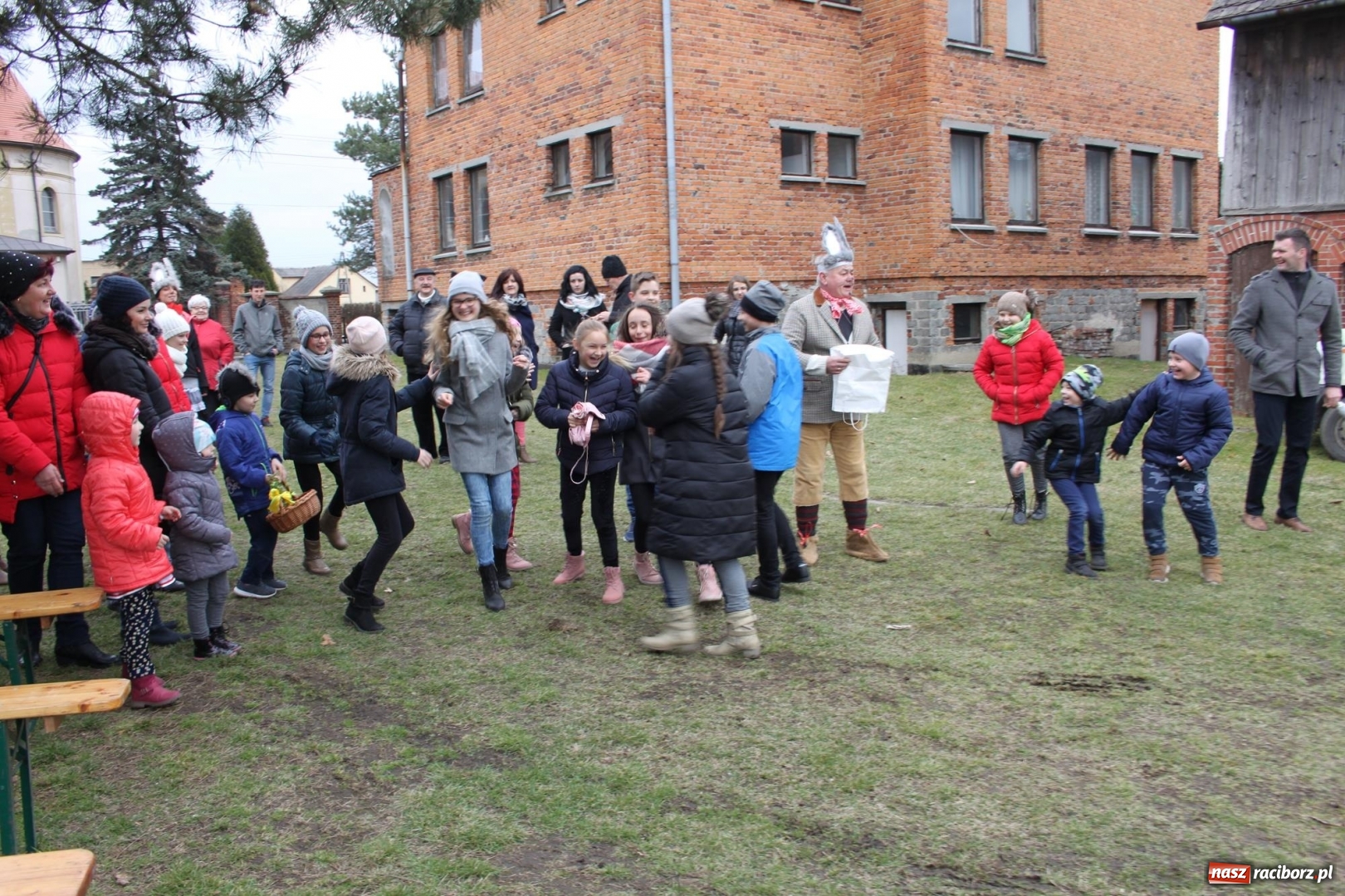 Zdjęcie w galerii na portalu naszraciborz.pl: Wojnowice. Spotkanie wielkanocne na ogrodach plebanijnych  wiadomości z regionu