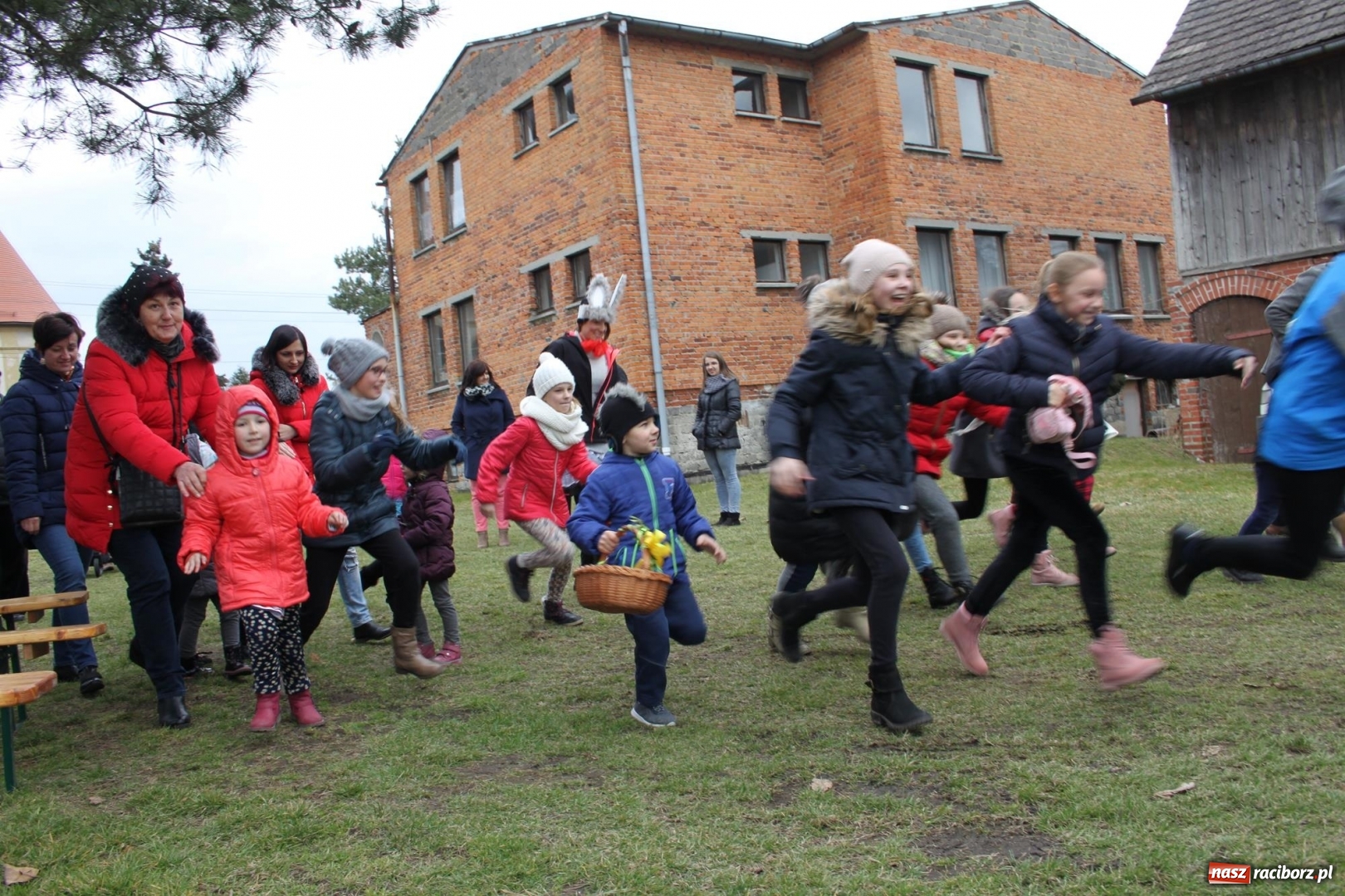 Zdjęcie w galerii na portalu naszraciborz.pl: Wojnowice. Spotkanie wielkanocne na ogrodach plebanijnych  wiadomości z regionu