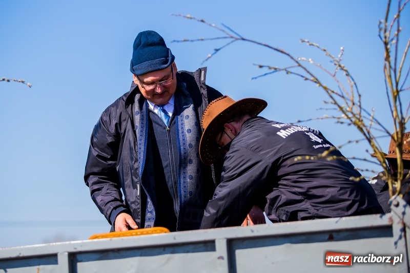 Zdjęcie w galerii na portalu naszraciborz.pl: Tradycji stało się zadość. Procesja konna w Zawadzie Książęcej  wiadomości z regionu