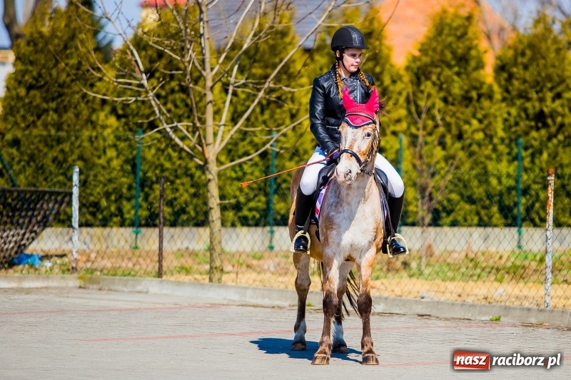 Zdjęcie w galerii na portalu naszraciborz.pl: Tradycji stało się zadość. Procesja konna w Zawadzie Książęcej  wiadomości z regionu