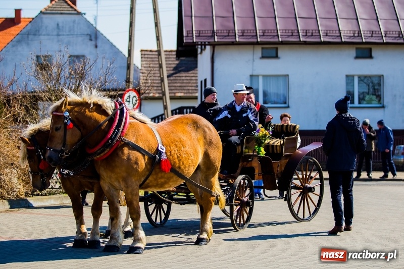Zdjęcie w galerii na portalu naszraciborz.pl: Tradycji stało się zadość. Procesja konna w Zawadzie Książęcej  wiadomości z regionu