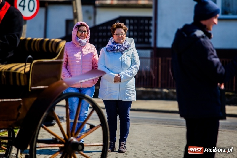 Zdjęcie w galerii na portalu naszraciborz.pl: Tradycji stało się zadość. Procesja konna w Zawadzie Książęcej  wiadomości z regionu