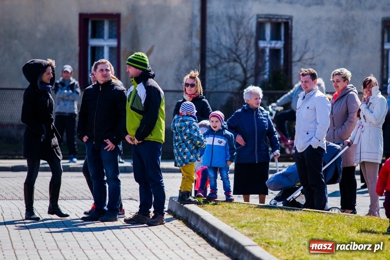 Zdjęcie w galerii na portalu naszraciborz.pl: Tradycji stało się zadość. Procesja konna w Zawadzie Książęcej  wiadomości z regionu
