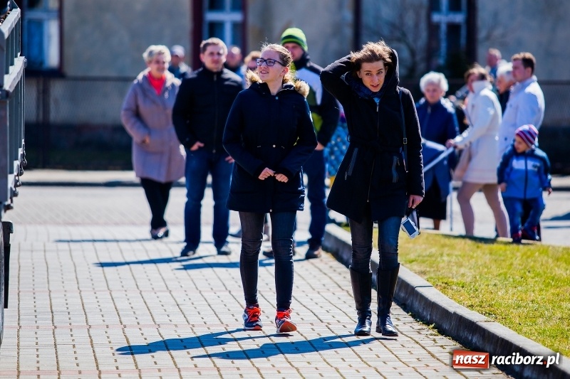 Zdjęcie w galerii na portalu naszraciborz.pl: Tradycji stało się zadość. Procesja konna w Zawadzie Książęcej  wiadomości z regionu