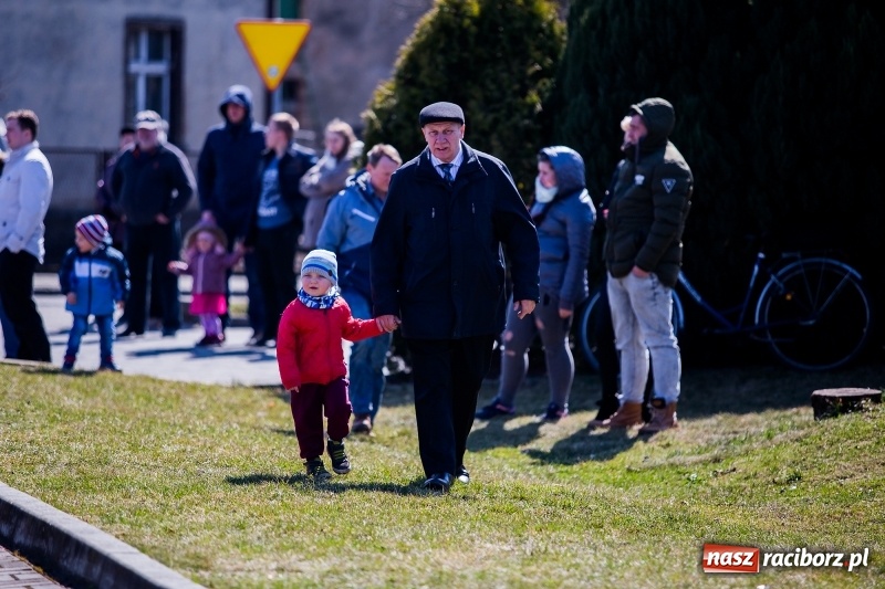 Zdjęcie w galerii na portalu naszraciborz.pl: Tradycji stało się zadość. Procesja konna w Zawadzie Książęcej  wiadomości z regionu