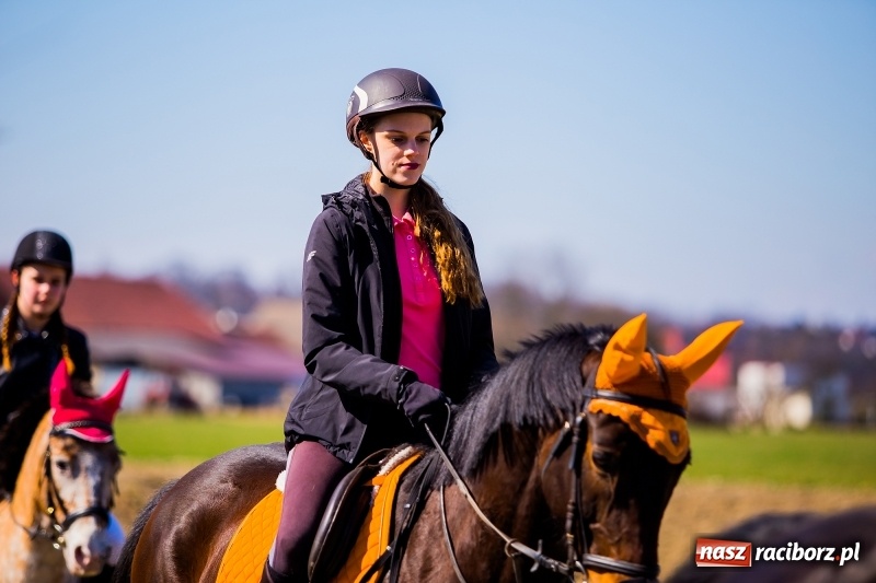 Zdjęcie w galerii na portalu naszraciborz.pl: Tradycji stało się zadość. Procesja konna w Zawadzie Książęcej  wiadomości z regionu