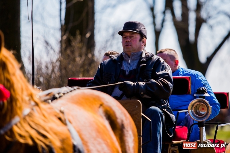 Zdjęcie w galerii na portalu naszraciborz.pl: Tradycji stało się zadość. Procesja konna w Zawadzie Książęcej  wiadomości z regionu