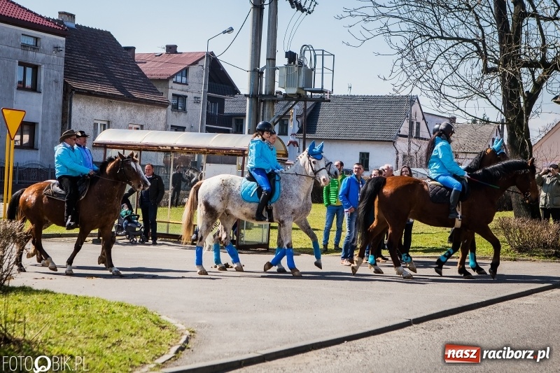 Zdjęcie w galerii na portalu naszraciborz.pl: Wyścigi konne na finał procesji w Sudole wiadomości z regionu