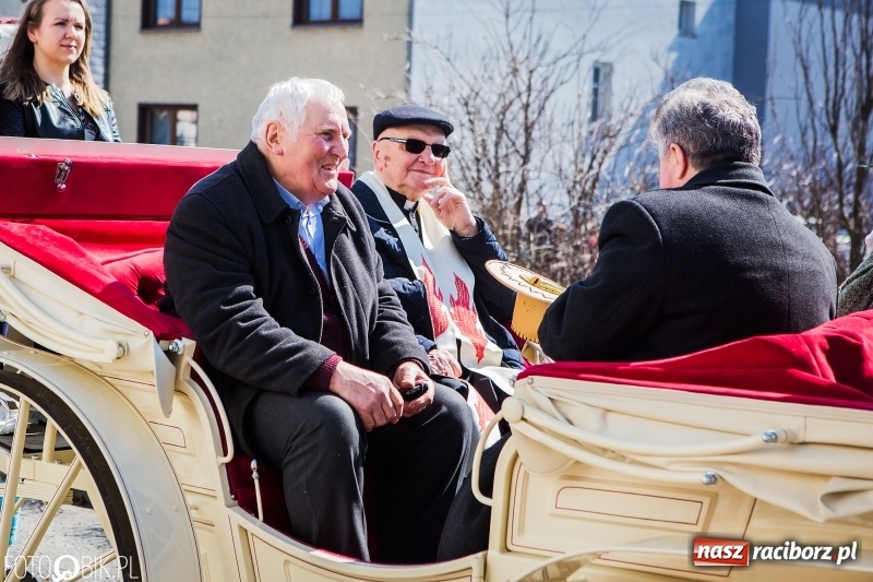 Zdjęcie w galerii na portalu naszraciborz.pl: Wyścigi konne na finał procesji w Sudole wiadomości z regionu