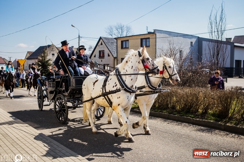 Zdjęcie w galerii na portalu naszraciborz.pl: Wyścigi konne na finał procesji w Sudole wiadomości z regionu