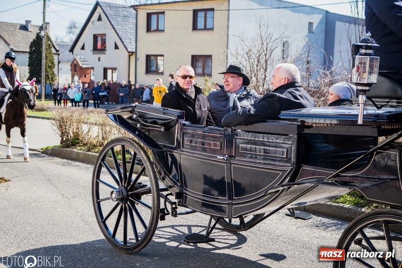 Zdjęcie w galerii na portalu naszraciborz.pl: Wyścigi konne na finał procesji w Sudole wiadomości z regionu