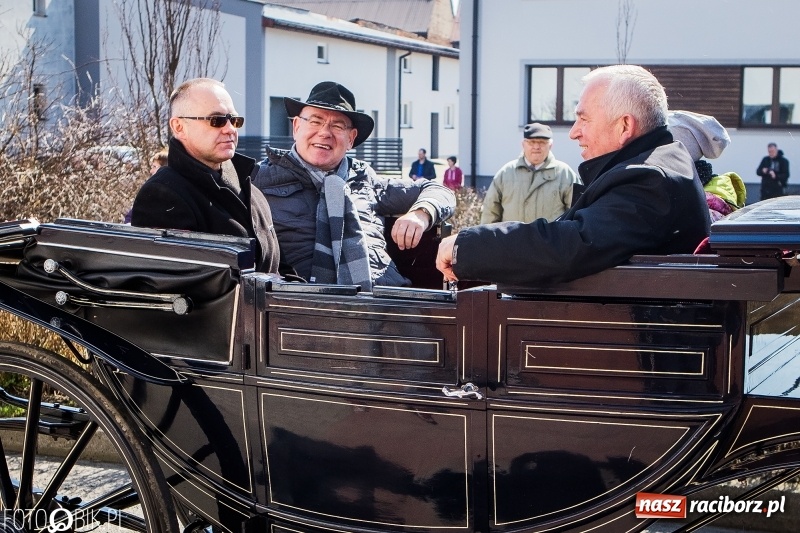 Zdjęcie w galerii na portalu naszraciborz.pl: Wyścigi konne na finał procesji w Sudole wiadomości z regionu