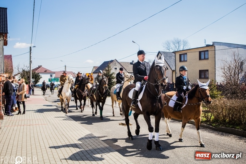 Zdjęcie w galerii na portalu naszraciborz.pl: Wyścigi konne na finał procesji w Sudole wiadomości z regionu