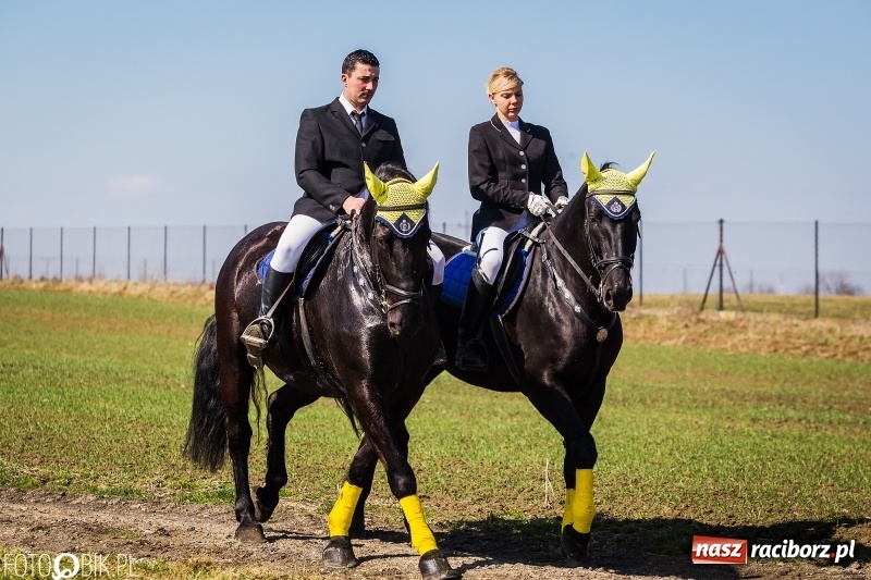 Zdjęcie w galerii na portalu naszraciborz.pl: Wyścigi konne na finał procesji w Sudole wiadomości z regionu