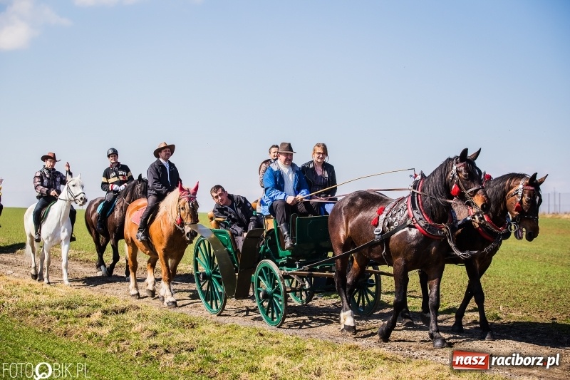 Zdjęcie w galerii na portalu naszraciborz.pl: Wyścigi konne na finał procesji w Sudole wiadomości z regionu