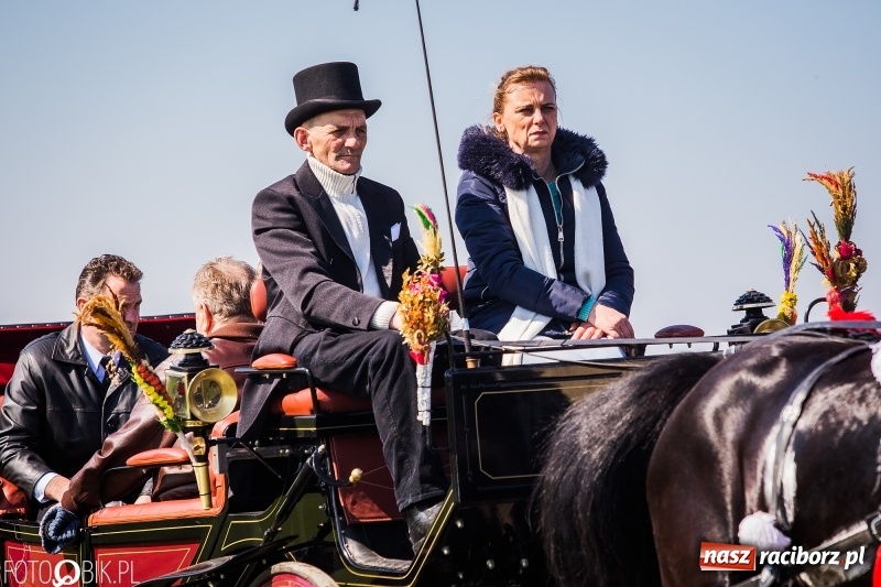 Zdjęcie w galerii na portalu naszraciborz.pl: Wyścigi konne na finał procesji w Sudole wiadomości z regionu
