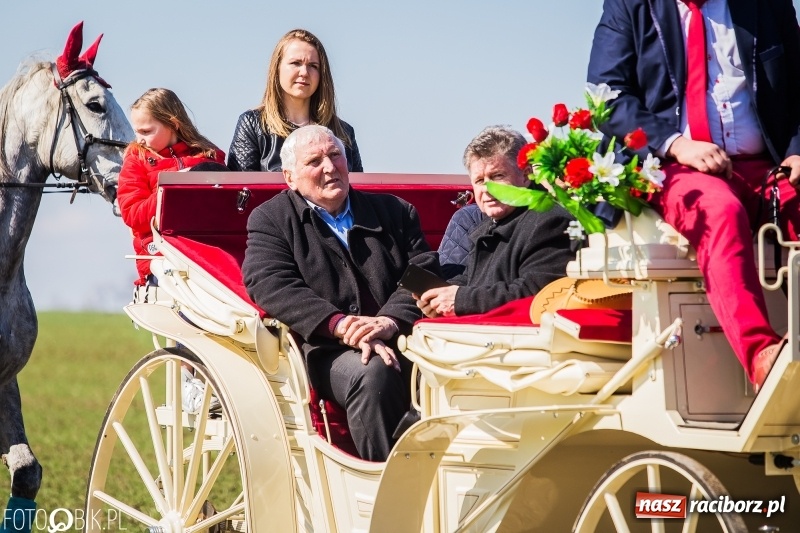Zdjęcie w galerii na portalu naszraciborz.pl: Wyścigi konne na finał procesji w Sudole wiadomości z regionu