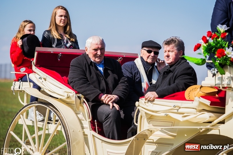 Zdjęcie w galerii na portalu naszraciborz.pl: Wyścigi konne na finał procesji w Sudole wiadomości z regionu